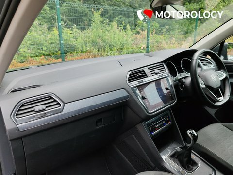 Volkswagen Tiguan 1.5 Tsi Life FV21NZP Grey #6