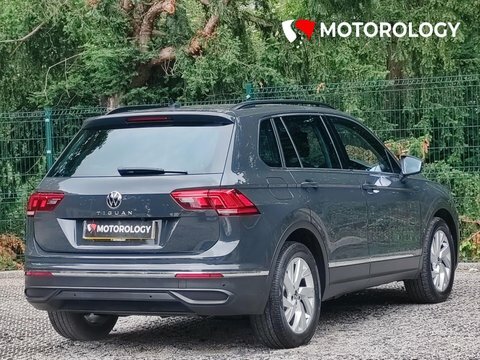 Volkswagen Tiguan 1.5 Tsi Life FV21NZP Grey #4