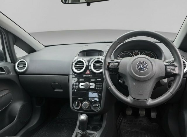 Vauxhall Corsa 1.4I 16V Sxi Black #16