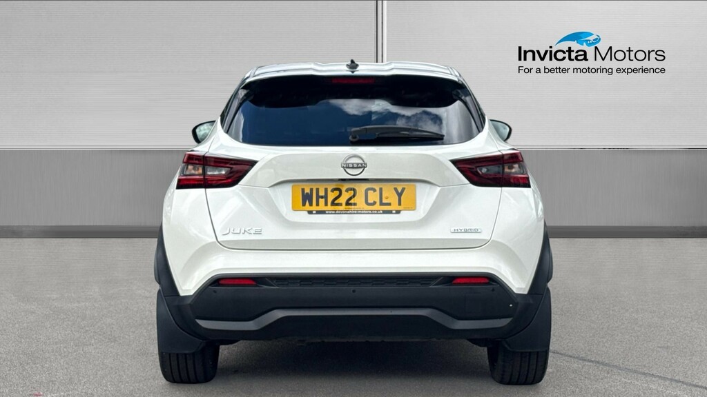 Nissan Juke Tekna White #4