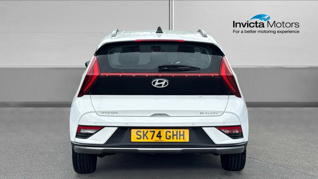 Hyundai Bayon Advance White #4