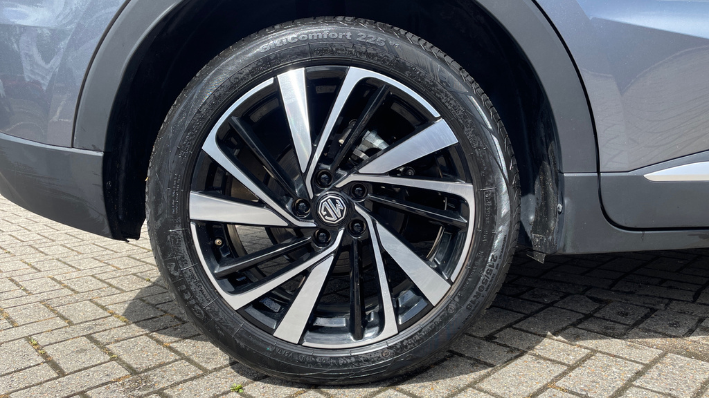 MG ZS 1.5 Hybrid Trophy Red #19
