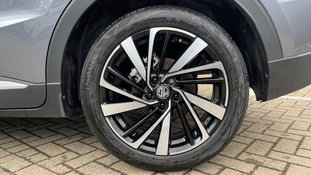 MG ZS 1.5 Hybrid Trophy Red #18