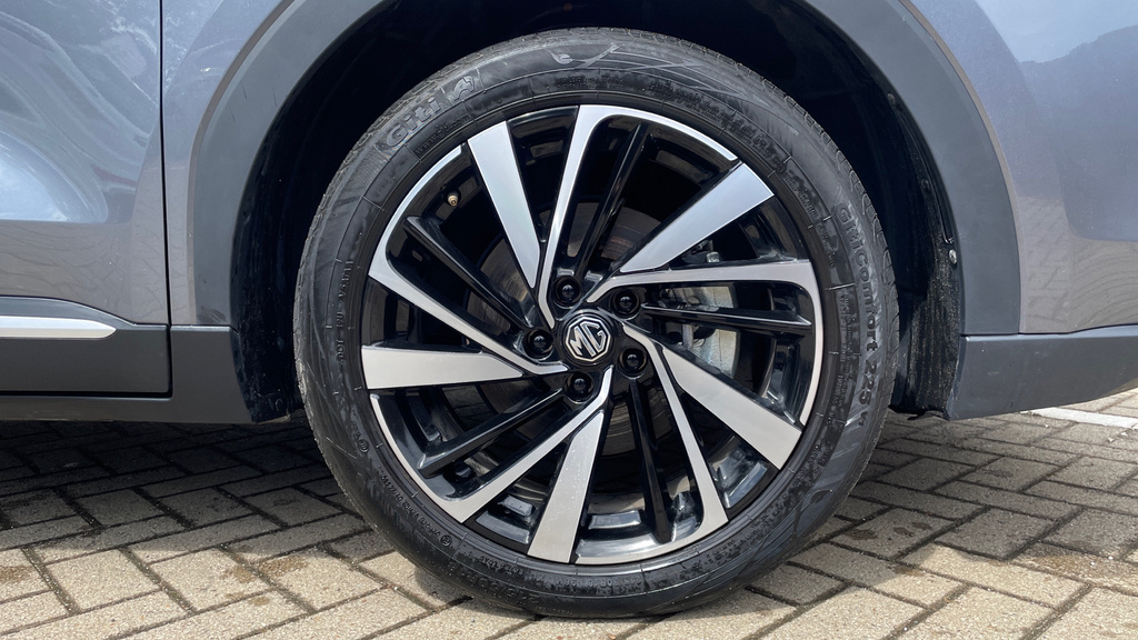 MG ZS 1.5 Hybrid Trophy Red #20