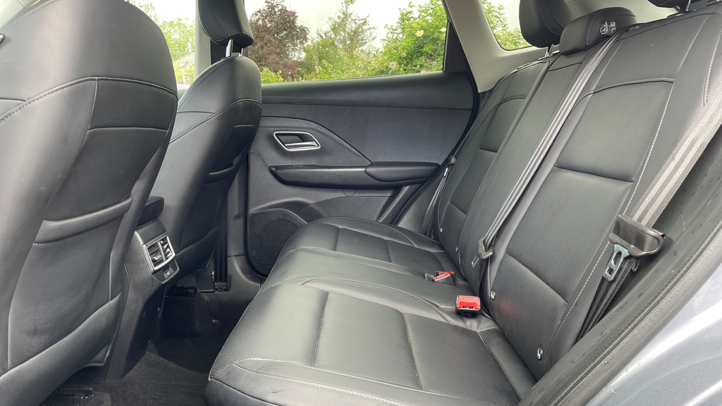 MG ZS 1.5 Hybrid Trophy Red #14