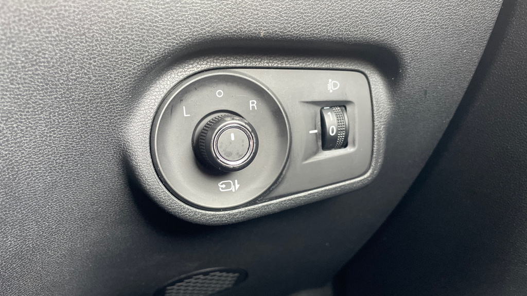 MG ZS 1.5 Hybrid Trophy Red #32