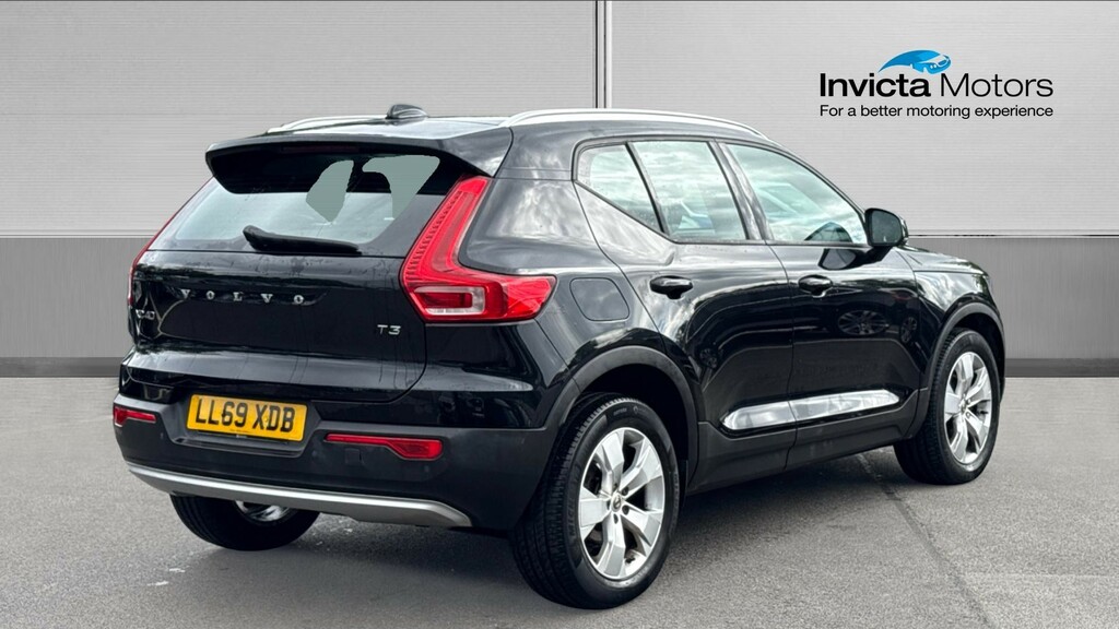 Volvo XC40 Momentum Black #3
