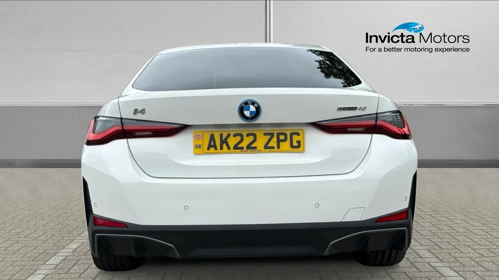 BMW i4 Sport White #4