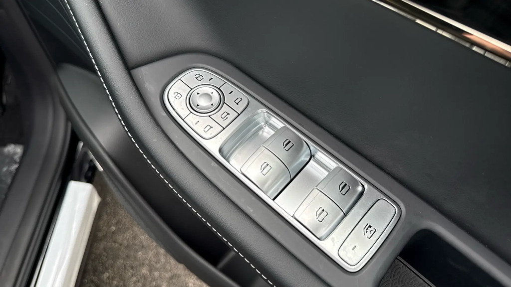 Omoda E5 155Kw Knight 61Kwh Silver #24