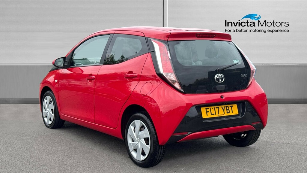 Toyota Aygo X -Play Red #5