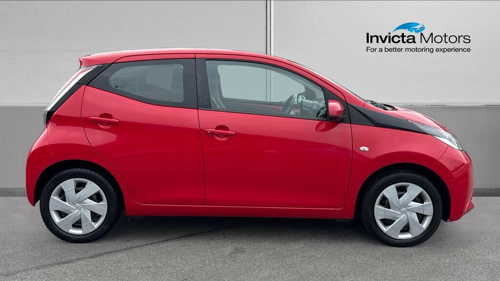 Toyota Aygo X -Play Red #2