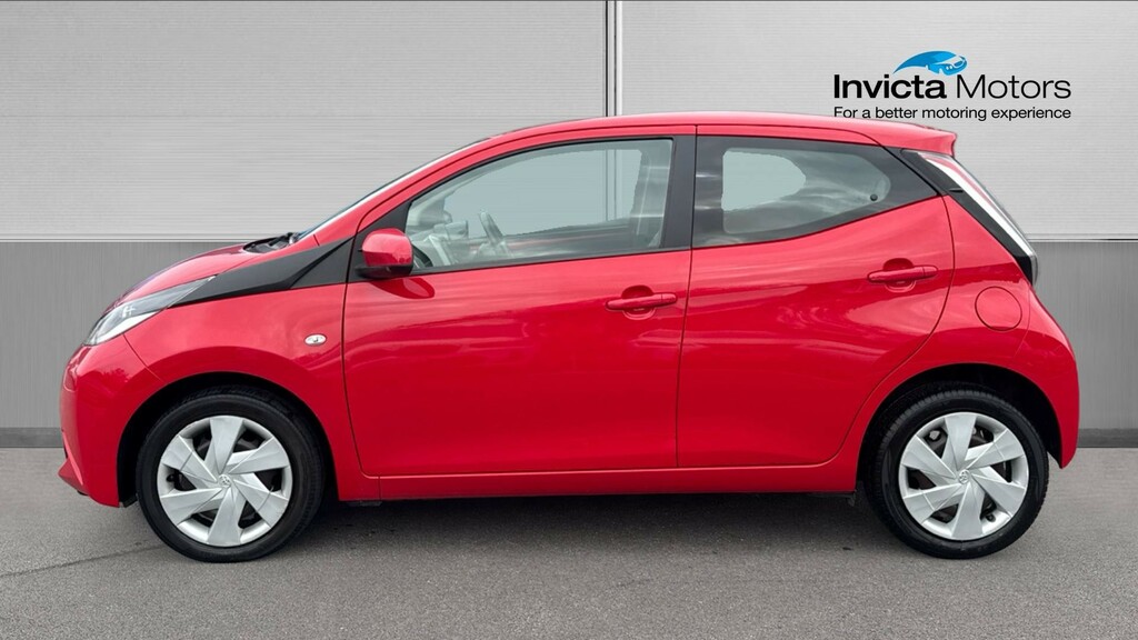 Toyota Aygo X -Play Red #6