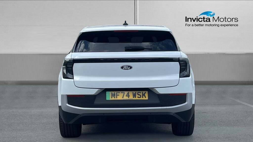 Ford Explorer Premium White #4