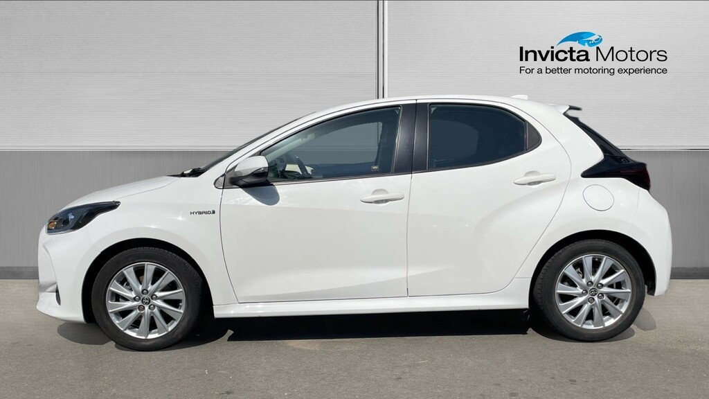 Toyota Yaris Icon White #6