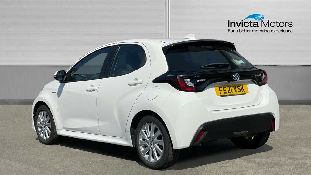 Toyota Yaris Icon White #5