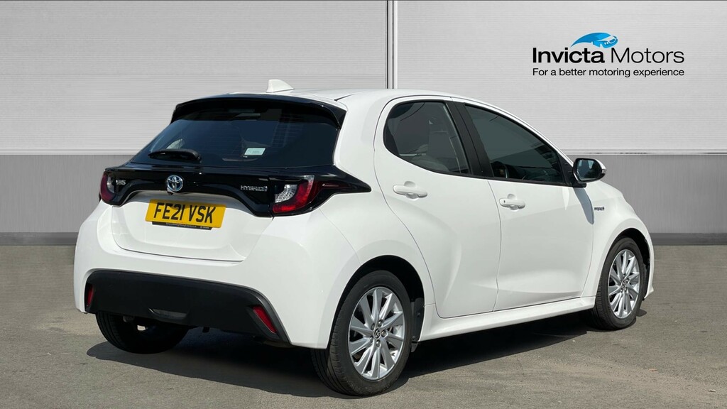 Toyota Yaris Icon White #3