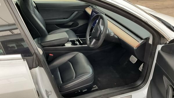 Tesla Model 3 Saloon White #6