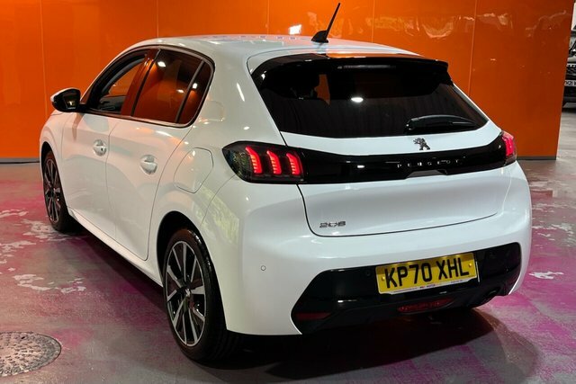 Peugeot 208 1.2 Puretech Allure Premium Hatchback M KP70XHL White #3