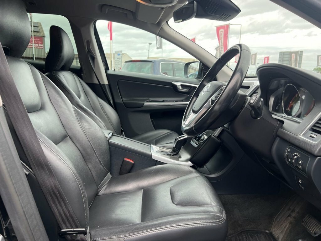Volvo XC60 2.4L Se Lux Nav Black #4