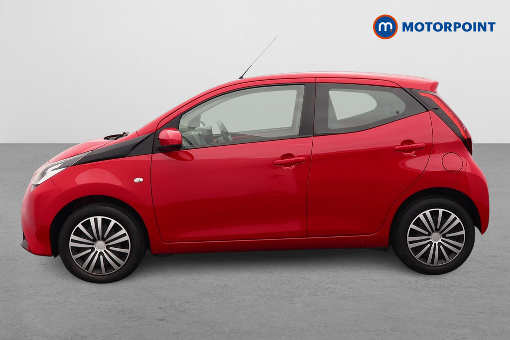 Toyota Aygo 1.0 Vvt-i X-play FN20UTK Red #4