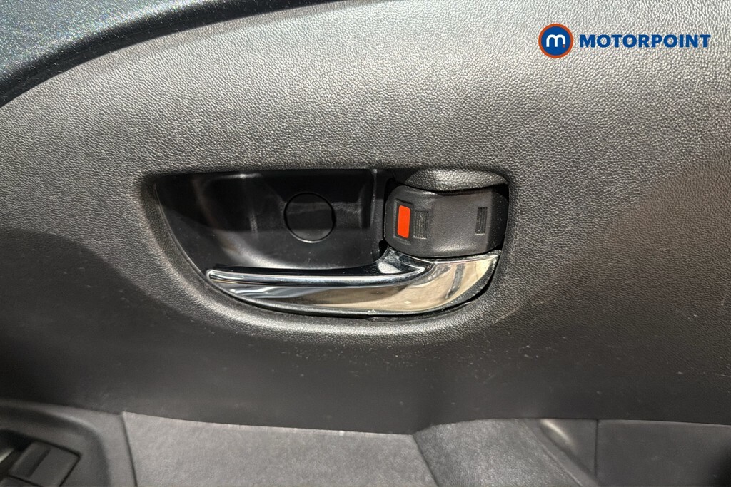 Peugeot 108 1.0 72 Collection Black #24