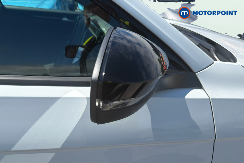 Volkswagen T-Roc 1.5 Tsi Evo Black Edition YG21BTN White #2