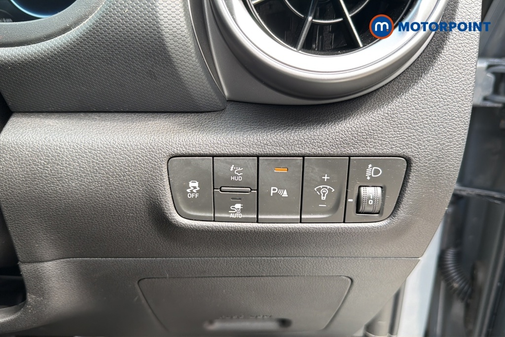 Hyundai Kona 64Kwh Premium Suv 10.5Kw Charge Red #18