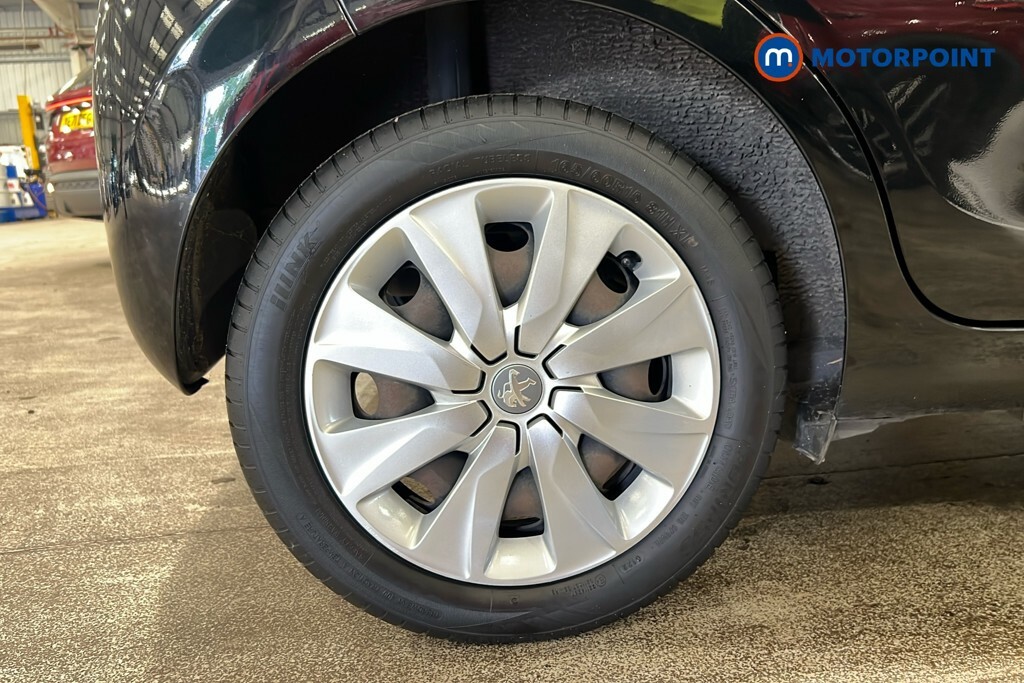 Peugeot 108 Allure White #40