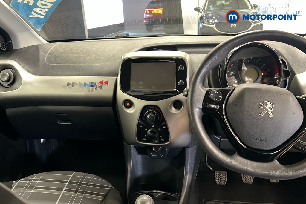 Peugeot 108 Allure White #9
