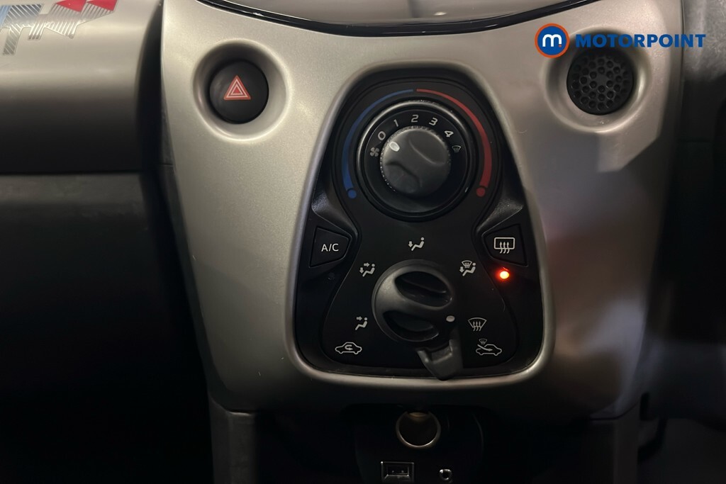 Peugeot 108 Allure White #18