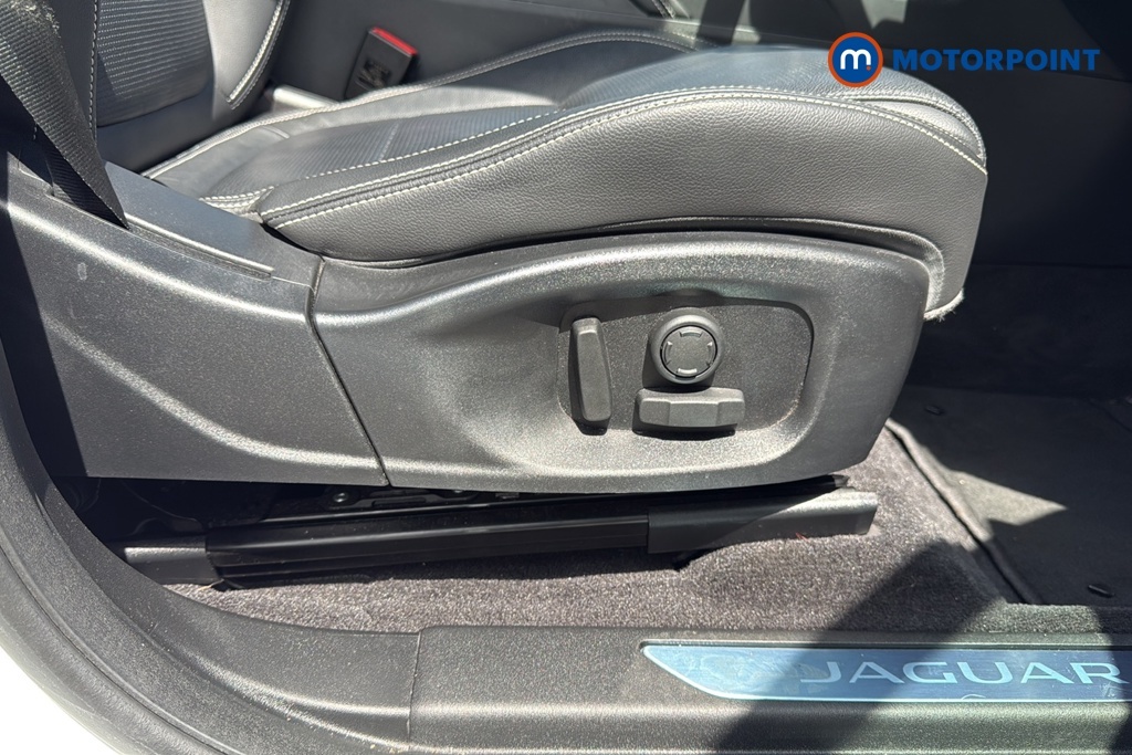 Jaguar E-Pace 2.0 D200 R-dynamic Se Black Blue #28