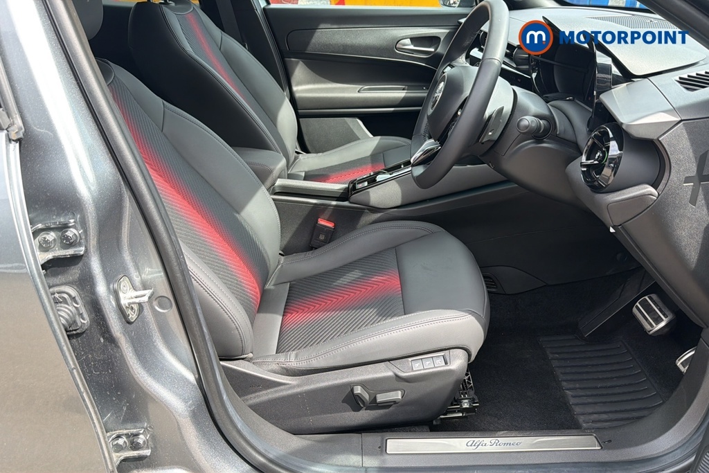 Alfa Romeo Junior 1.2 Turbo Ibrida Black #25