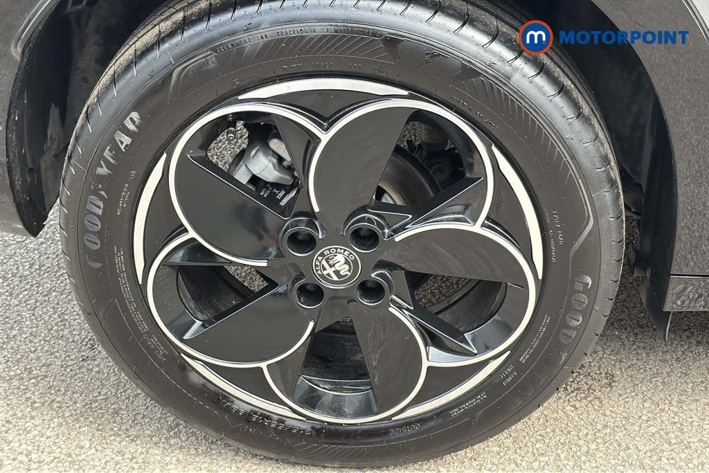 Alfa Romeo Junior 1.2 Turbo Ibrida Black #38