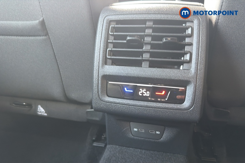 Volkswagen Golf 2L R White #29