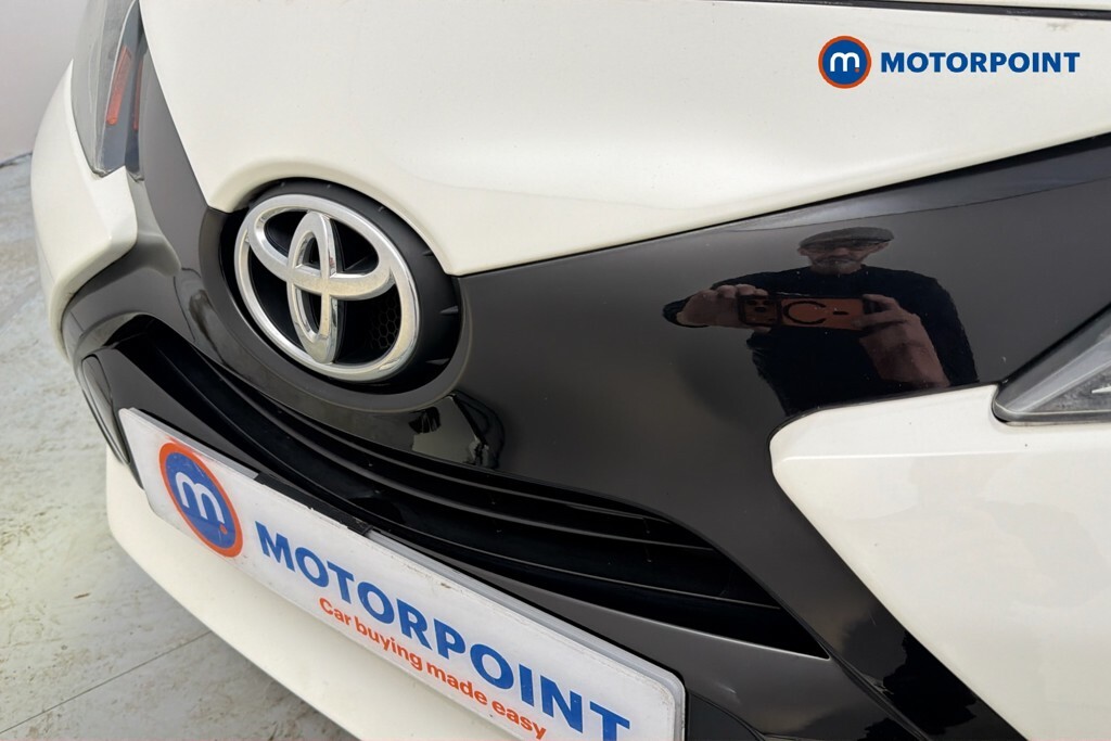 Toyota Aygo Hatchback Black #28