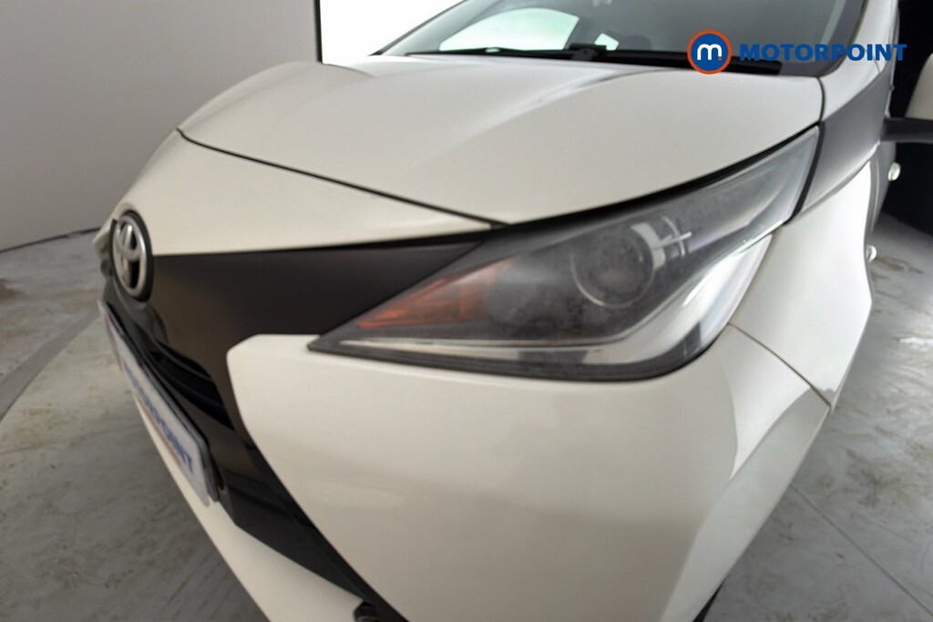 Toyota Aygo Hatchback Black #27