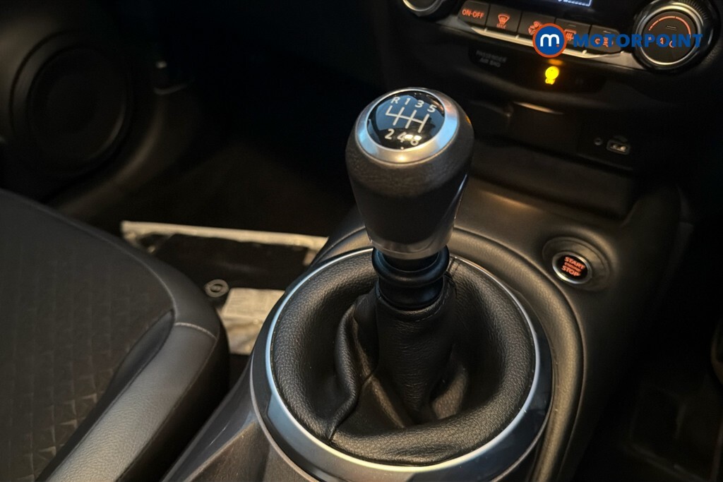 Nissan Juke N-connecta Red #15