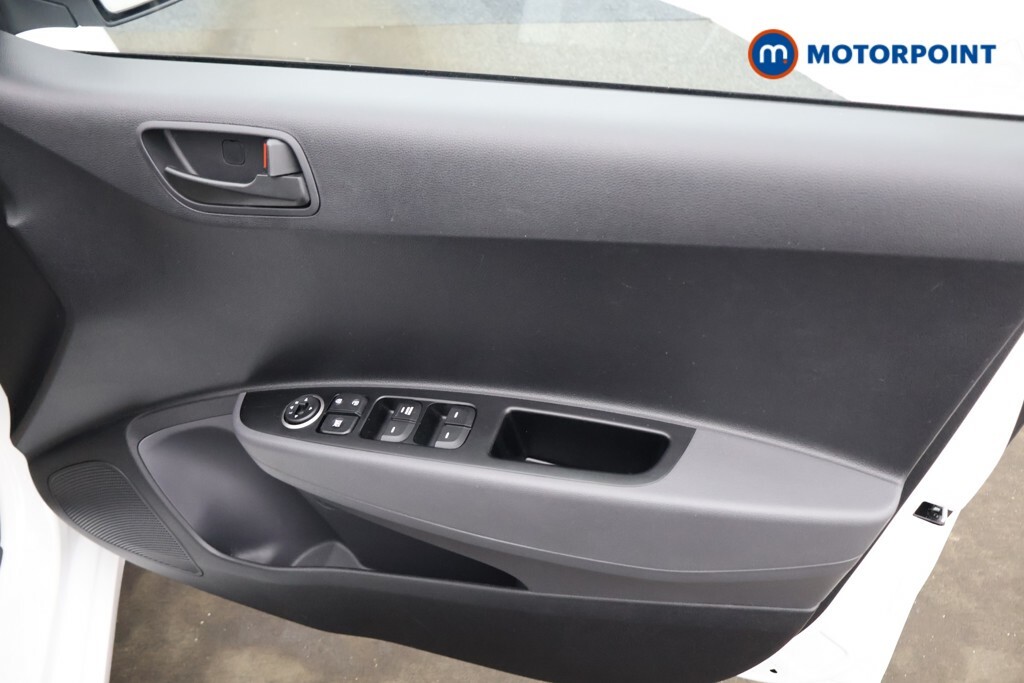 Hyundai I10 Hatchback Black #19