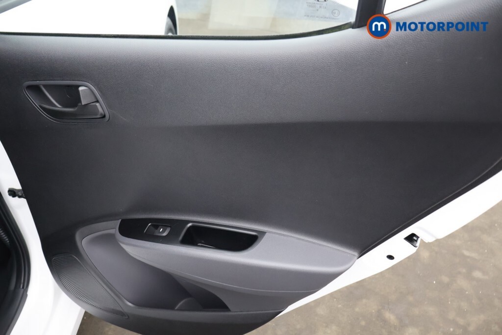 Hyundai I10 Hatchback Black #22