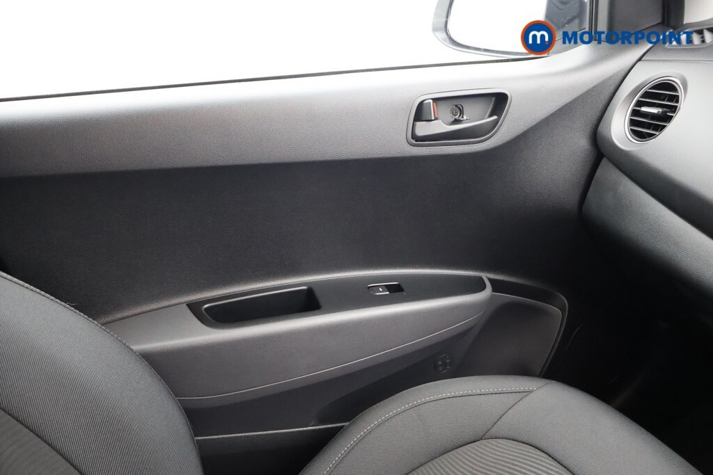 Hyundai I10 Hatchback Black #18