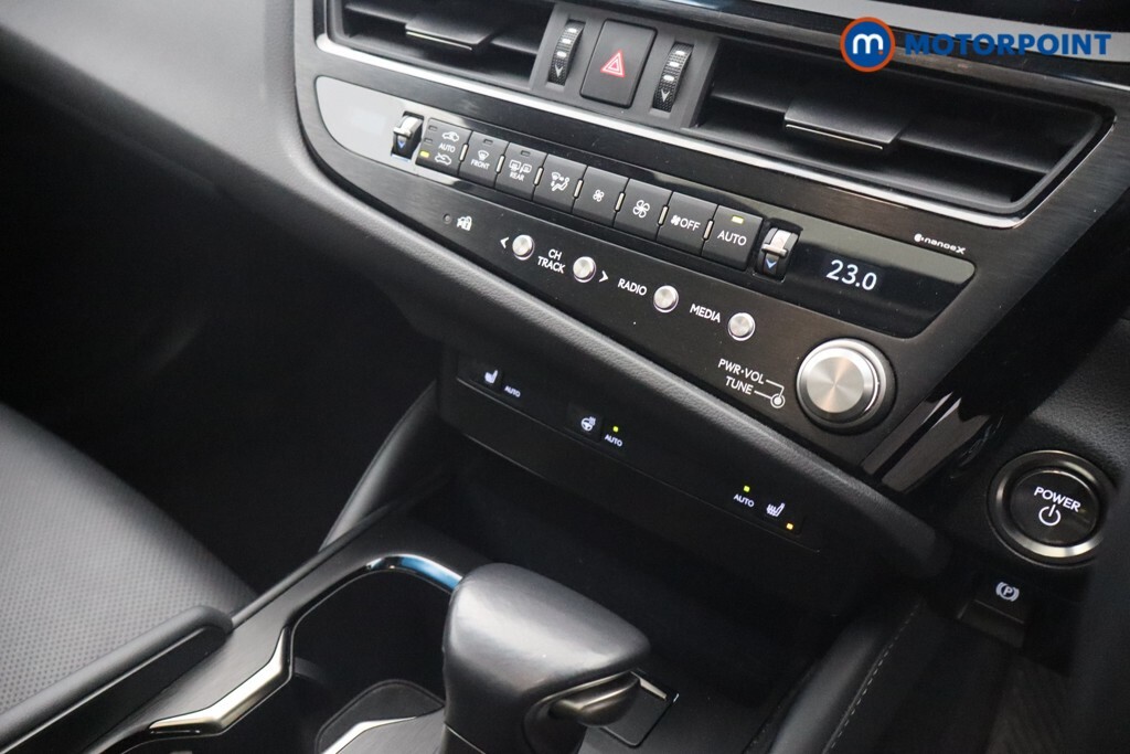 Lexus ES Saloon Black #16