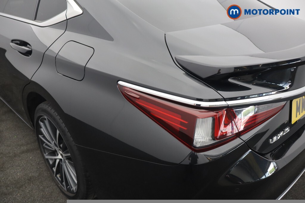 Lexus ES Saloon Black #25