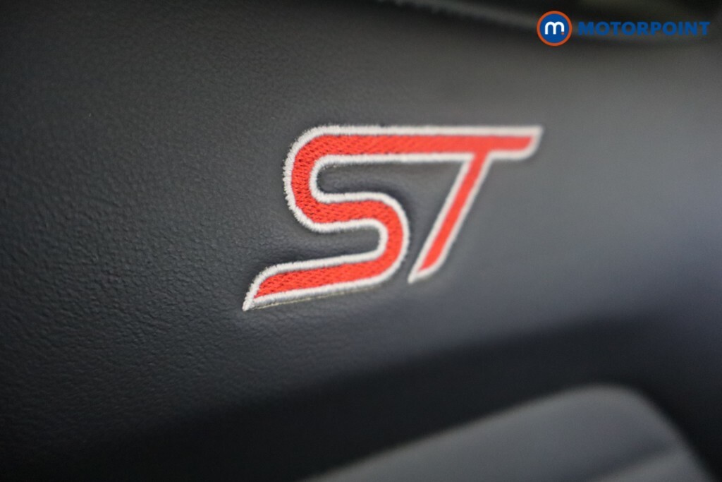 Ford Focus Focus St-line Tdci Red #27