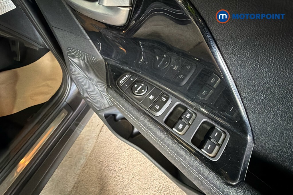 Kia e-Niro 4 White #25