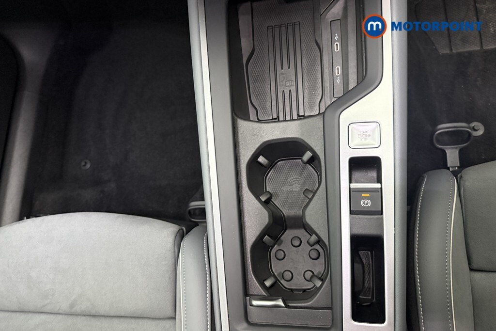 Volkswagen Passat R-line Black #17