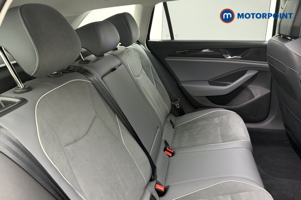 Volkswagen Passat R-line Black #25