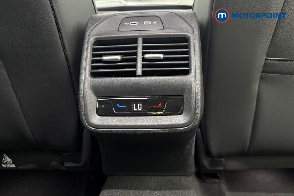 Volkswagen Passat R-line Black #26