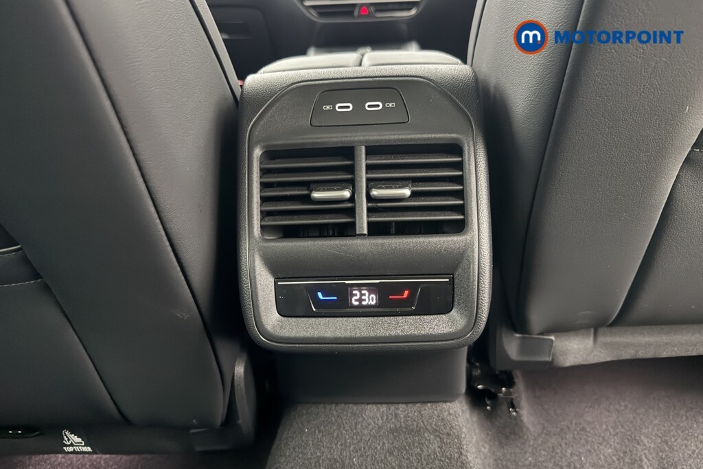 Volkswagen Passat R-line White #25