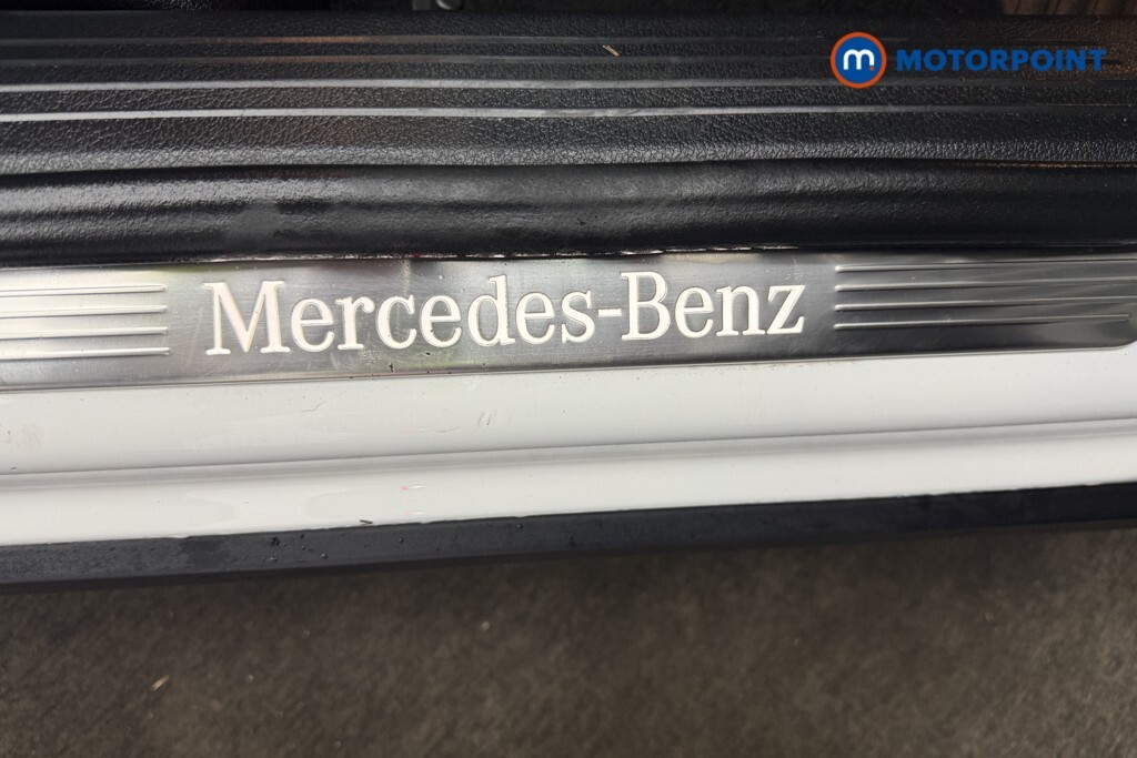 Mercedes-Benz GLB Class Glb220d Amg Line Premium White #34
