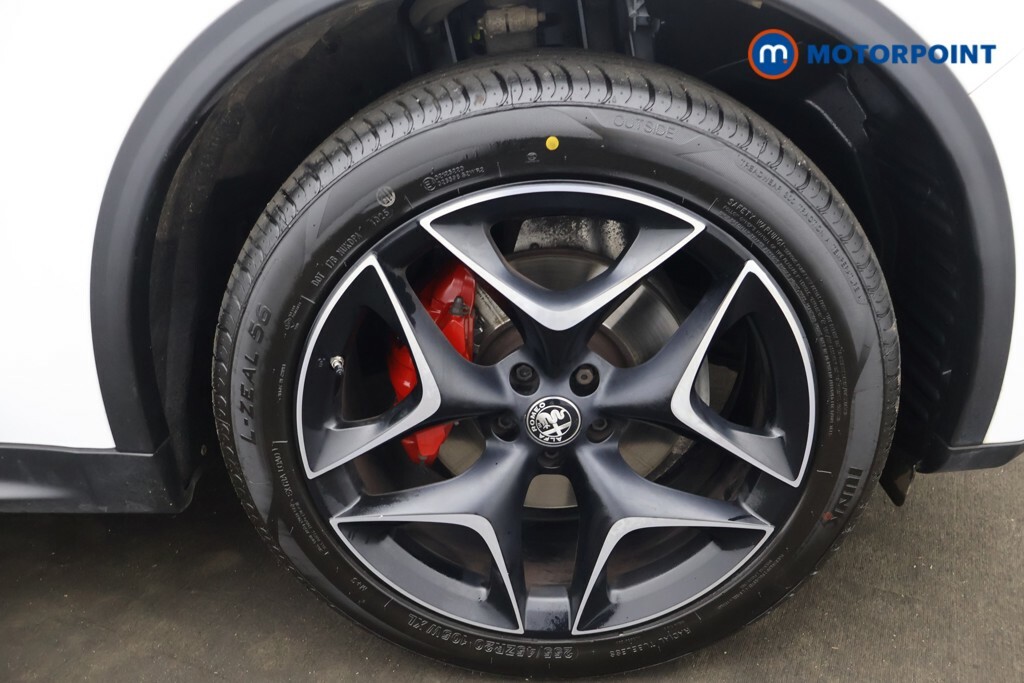 Alfa Romeo Stelvio 2L Veloce Black #26